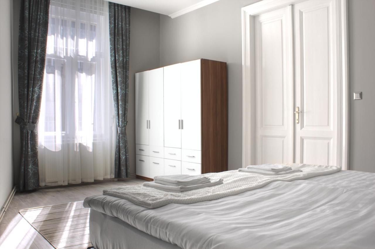 La Roberta Apartment Budapest Bagian luar foto