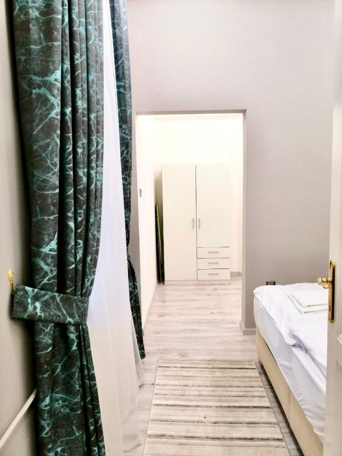 La Roberta Apartment Budapest Bagian luar foto